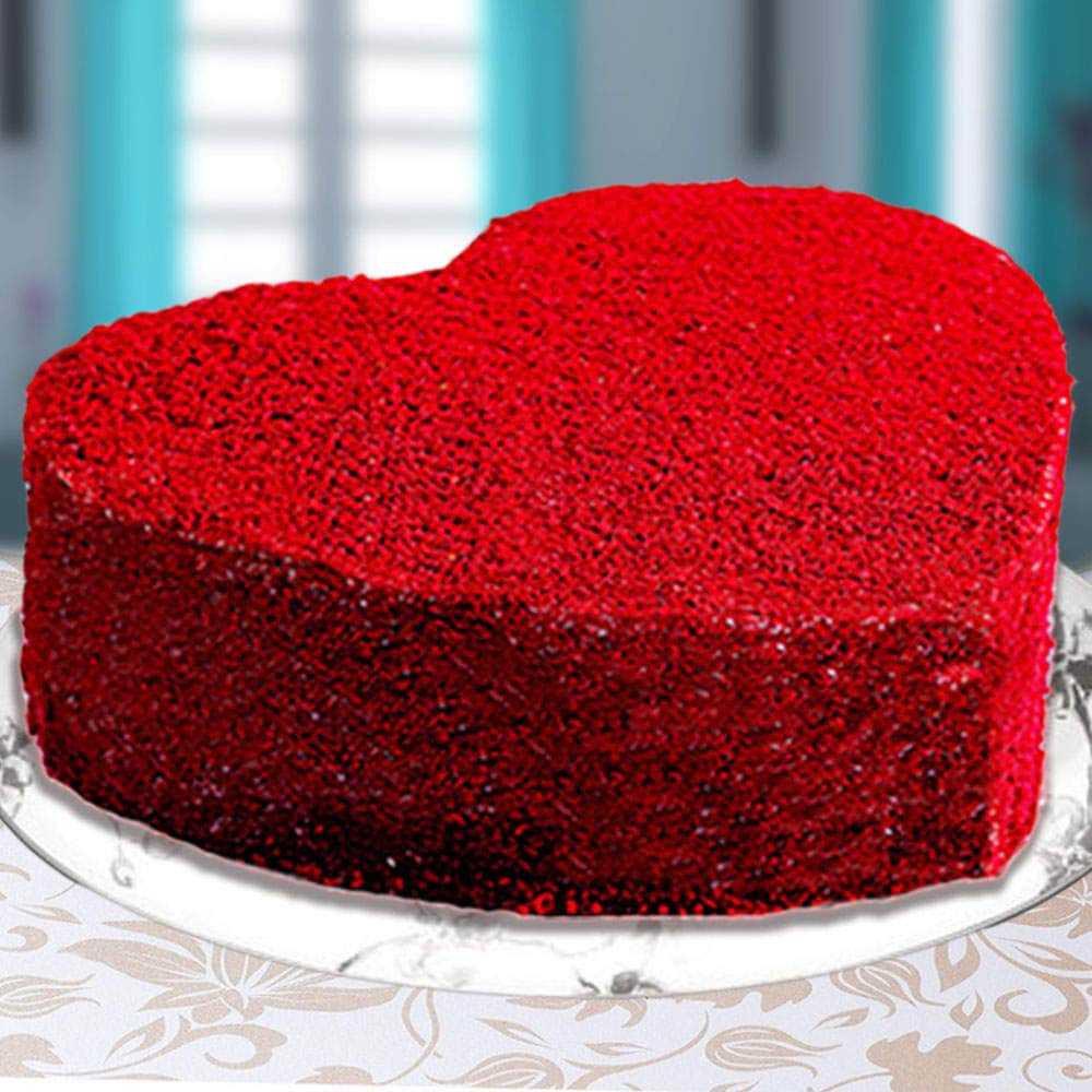 500gm heart shape strawberry cake : FlowersCakesOnline.com